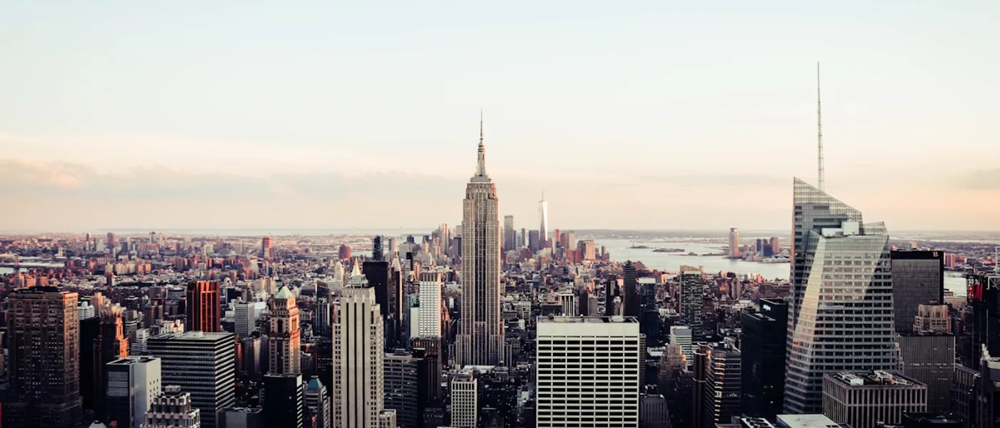 Vue de New York avec le signe dollar